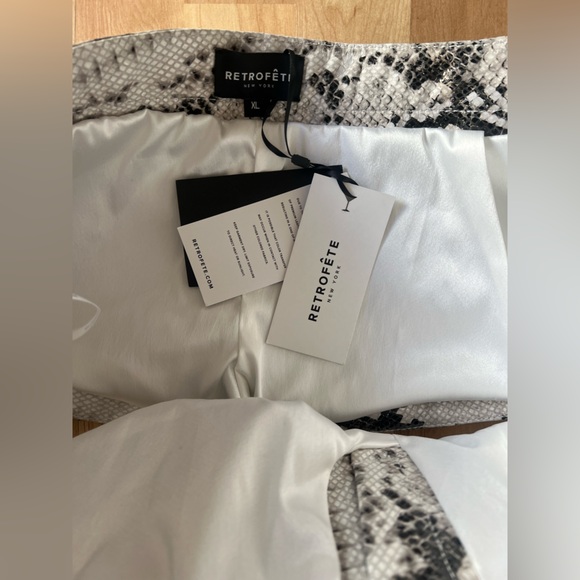 Retrofete NWT Aven Leather Hotpants Shorts in Neutral Snake - Picture 13 of 15
